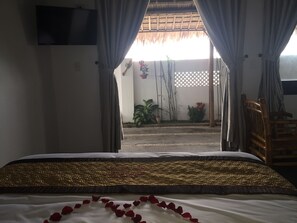 Minibar, desk, free WiFi