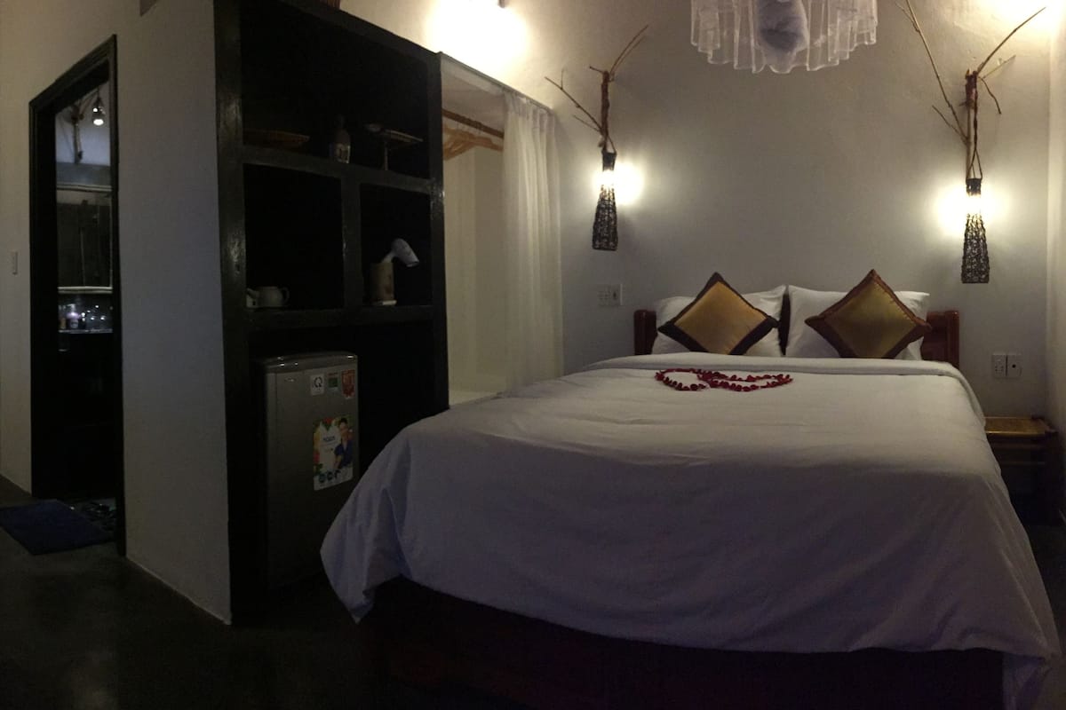 Minibar, desk, free WiFi