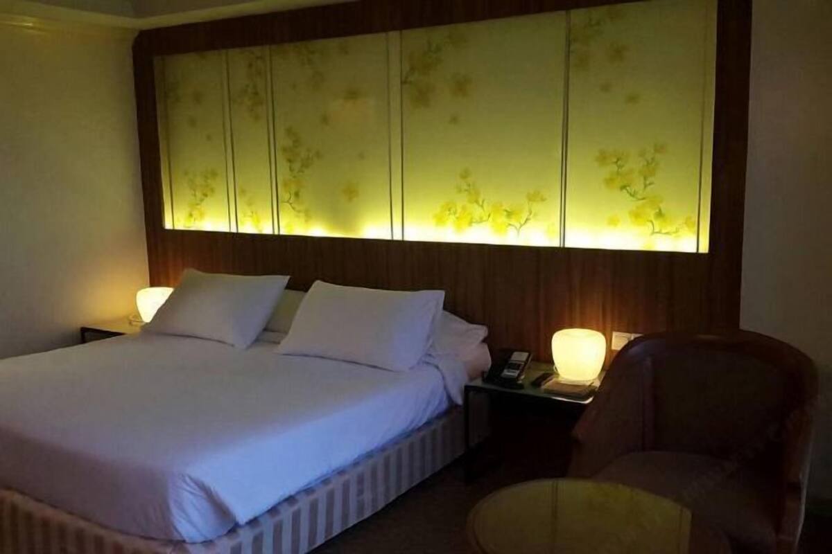 Minibar, in-room safe, desk, blackout curtains