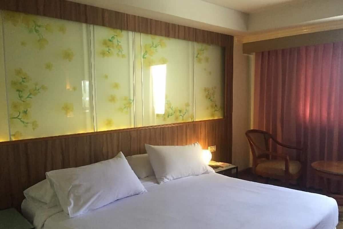 Minibar, in-room safe, desk, blackout curtains