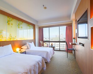 Minibar, in-room safe, desk, blackout drapes - Ploy Palace Hotel (Mukdahan)