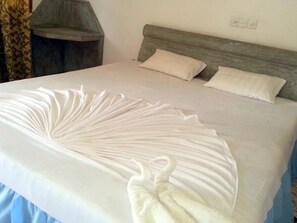 Iron/ironing board, free WiFi - New Ocean Hill Hotel (Hikkaduwa)