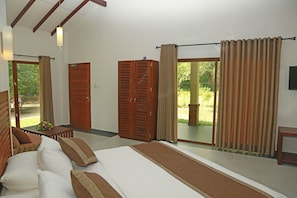 Luxury Room, 1 Bedroom | Premium bedding, desk, blackout drapes, free WiFi - The Forest (Thissamaharama)