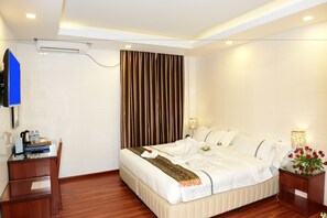 Superior Double or Twin Room | Minibar, in-room safe, desk, blackout curtains - 8Day Hotel (Yangon)