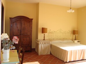 Premium bedding, desk, free WiFi, bed sheets - B&B La Rena Rossa (Nicolosi)