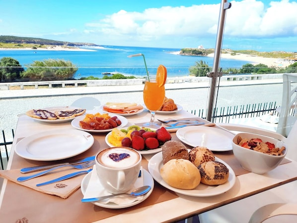 Daily buffet breakfast (EUR 13.5 per person)
