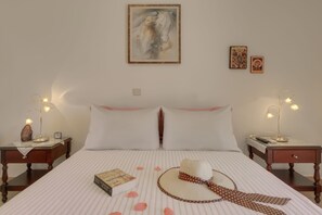 1 bedroom, Egyptian cotton sheets, premium bedding, pillow-top beds - Triopetra Luxury Villas Fournou Lago (Agios Vasileios)