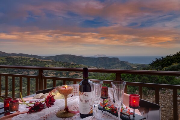 Villa, 2 habitaciones, piscina privada, vistas al mar (Nikos) | Restaurante al aire libre