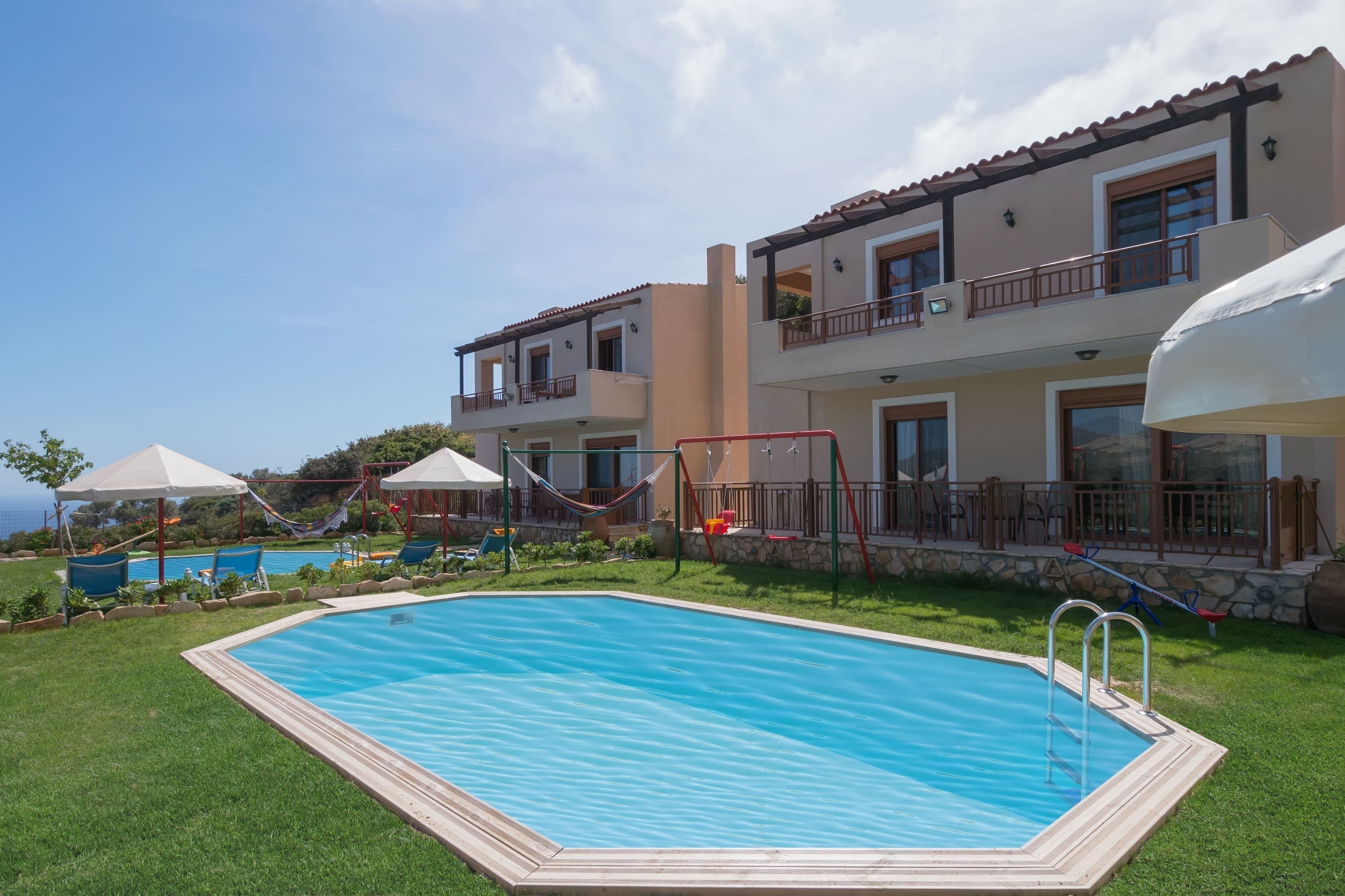 Villa, 2 camere da letto, piscina privata, vista mare (Nikos) | Piscina | 2 piscine all'aperto, ombrelloni da piscina, lettini