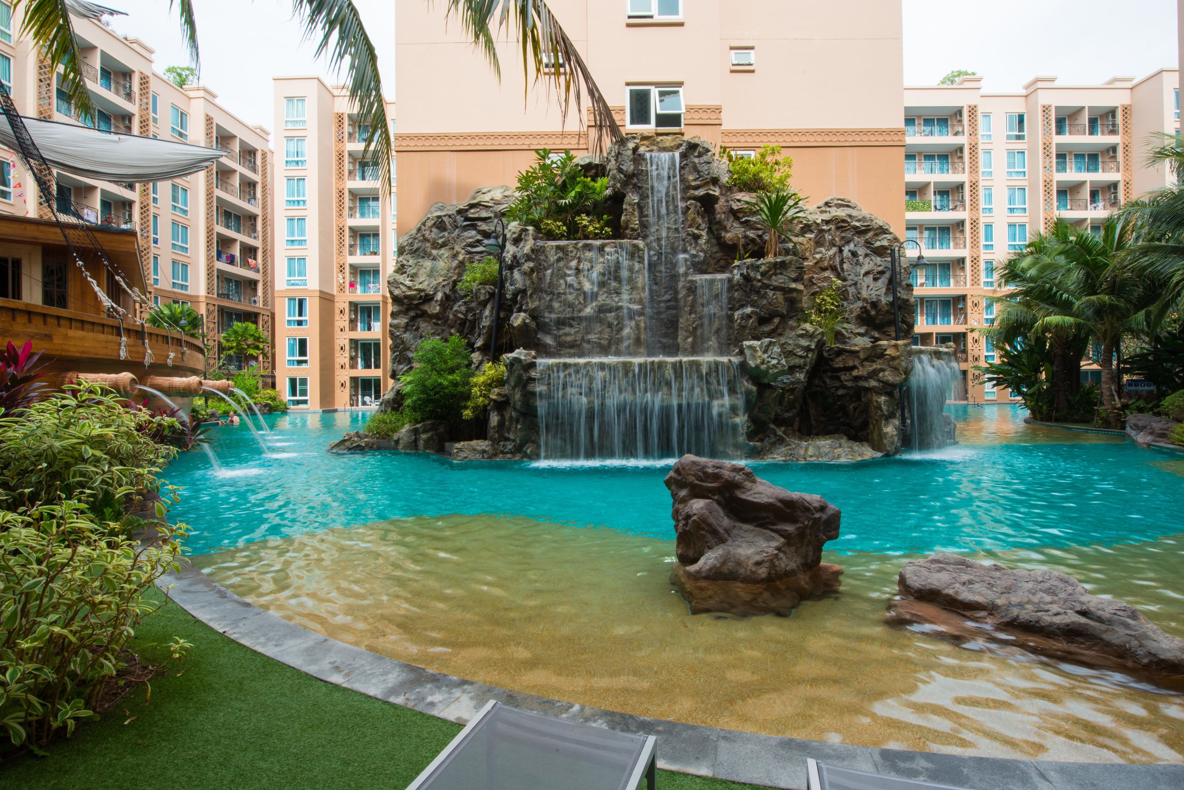 Pool waterfall