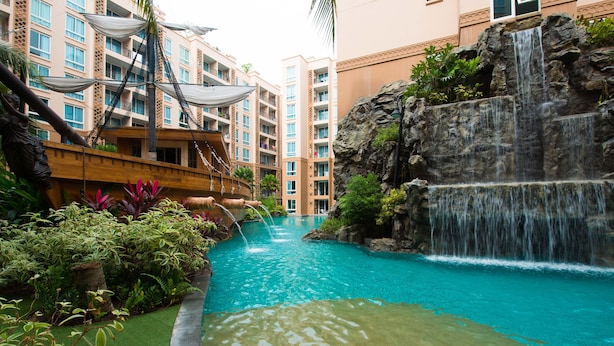 Outdoor pool - Atlantis Pattaya High Service (Pattaya)