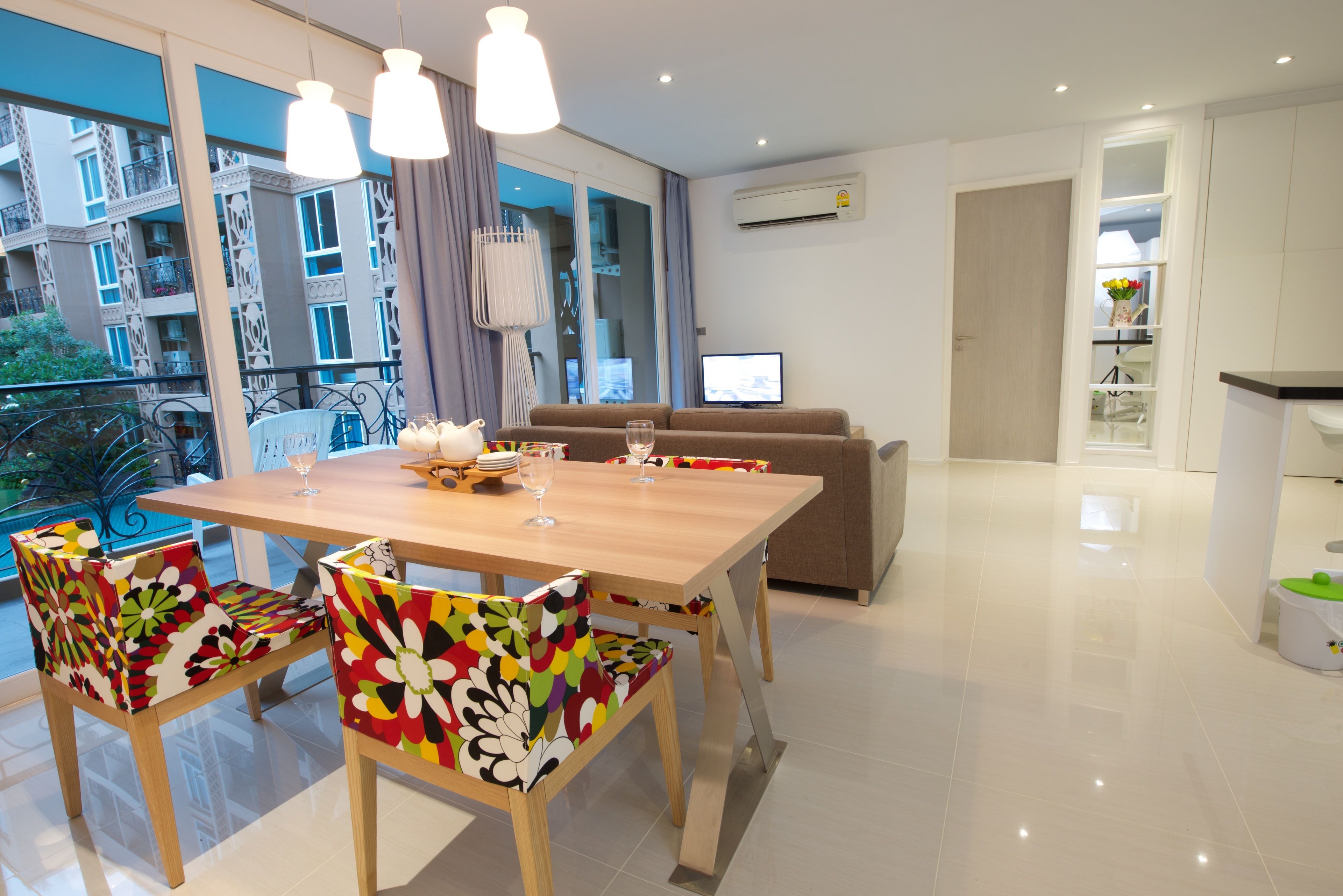 Largest Luxe room with best view | 房內用餐