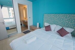 Apartment with Balcony | Bureau, fer et planche à repasser, accès au Wi-Fi (inclus)
