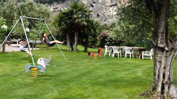 Area giochi per bambini (all'aperto)