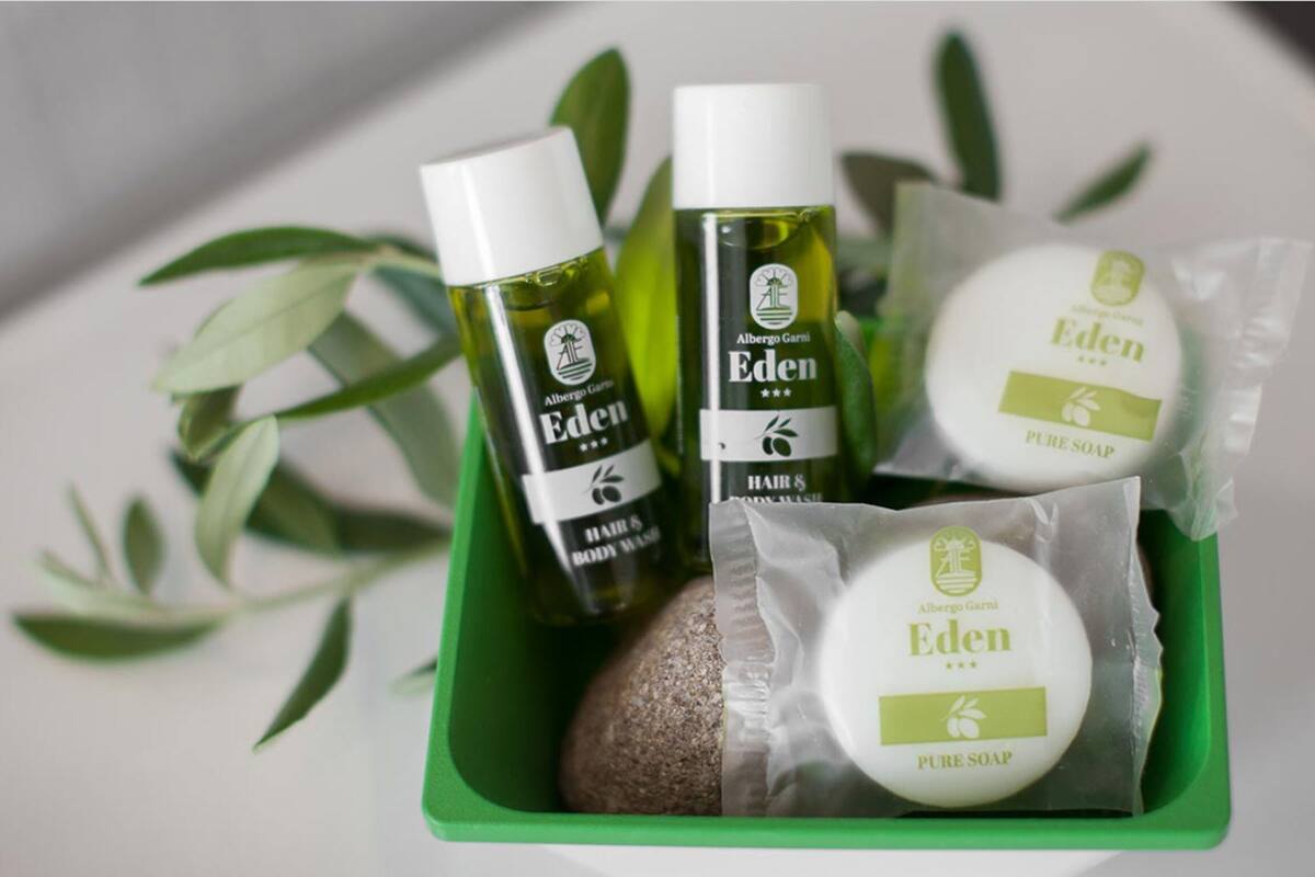 shower, free toiletries, hair dryer, bidet