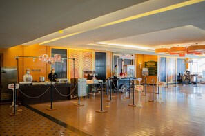 Petit déjeuner buffet servi tous les jours en supplément