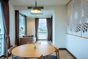 Executive Suite Modern Room | Vue depuis le balcon