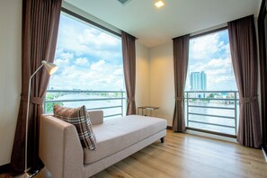 Executive Suite Modern Room