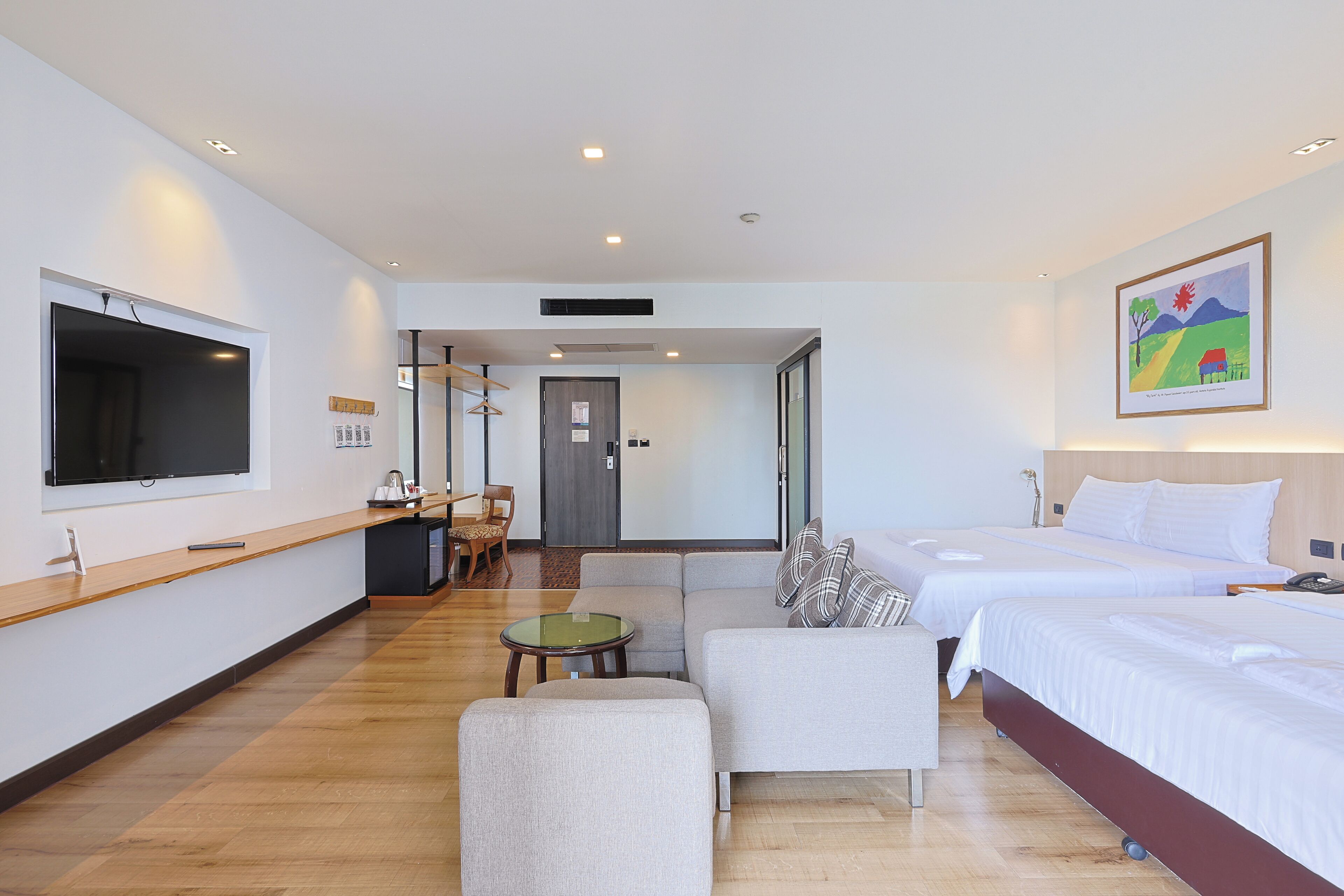 Superior Family Room (City View) | Blackout curtains, free cots/infant beds, rollaway beds, free WiFi