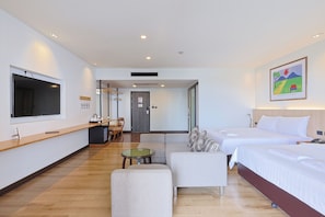 Superior Family Room (City View)