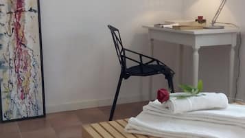 Camera Design con letto matrimoniale o 2 letti singoli, bagno in camera | Con stile personalizzato, con arredamento individuale, insonorizzazione