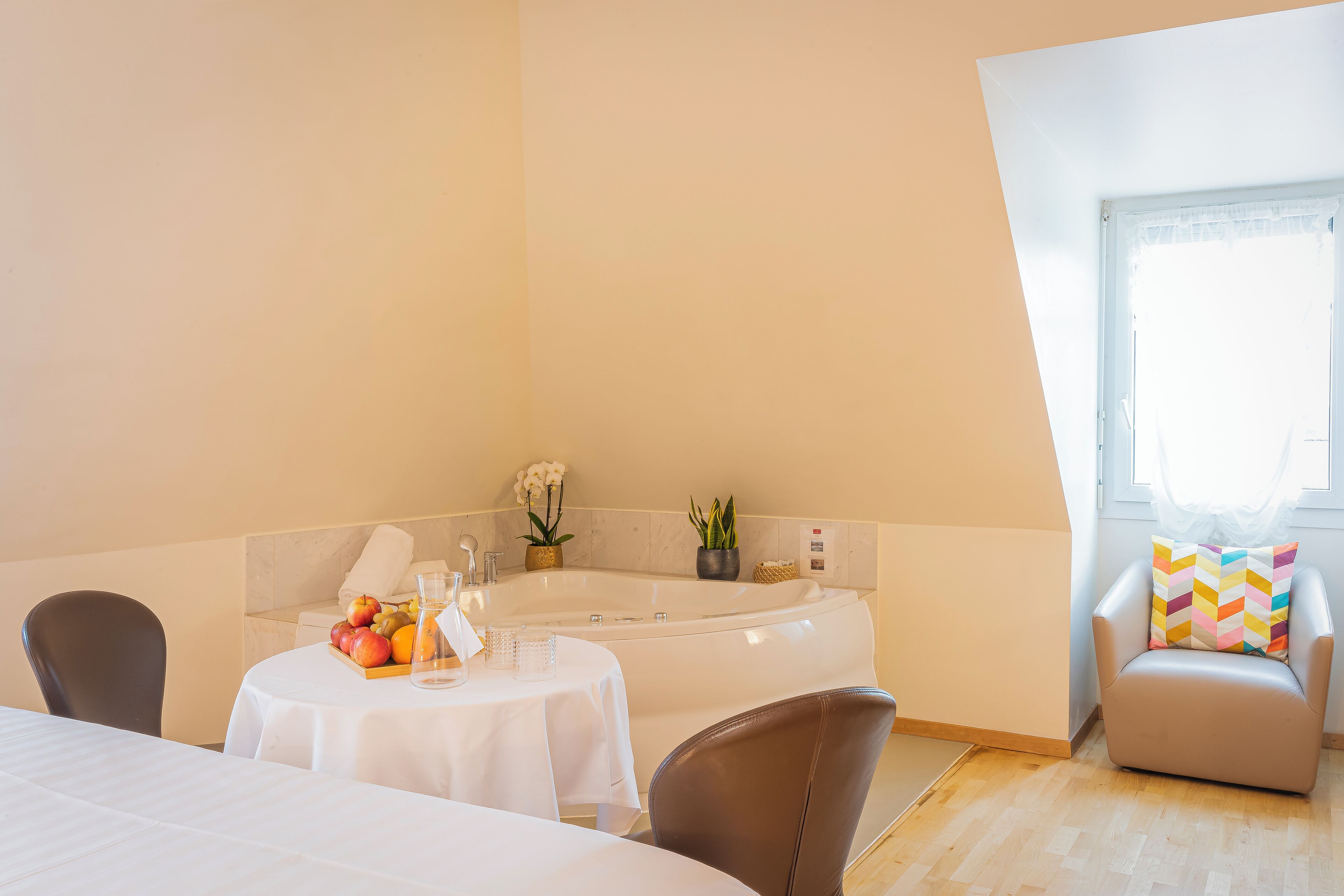 Junior Double Room | 1 bedroom, hypo-allergenic bedding, in-room safe, desk