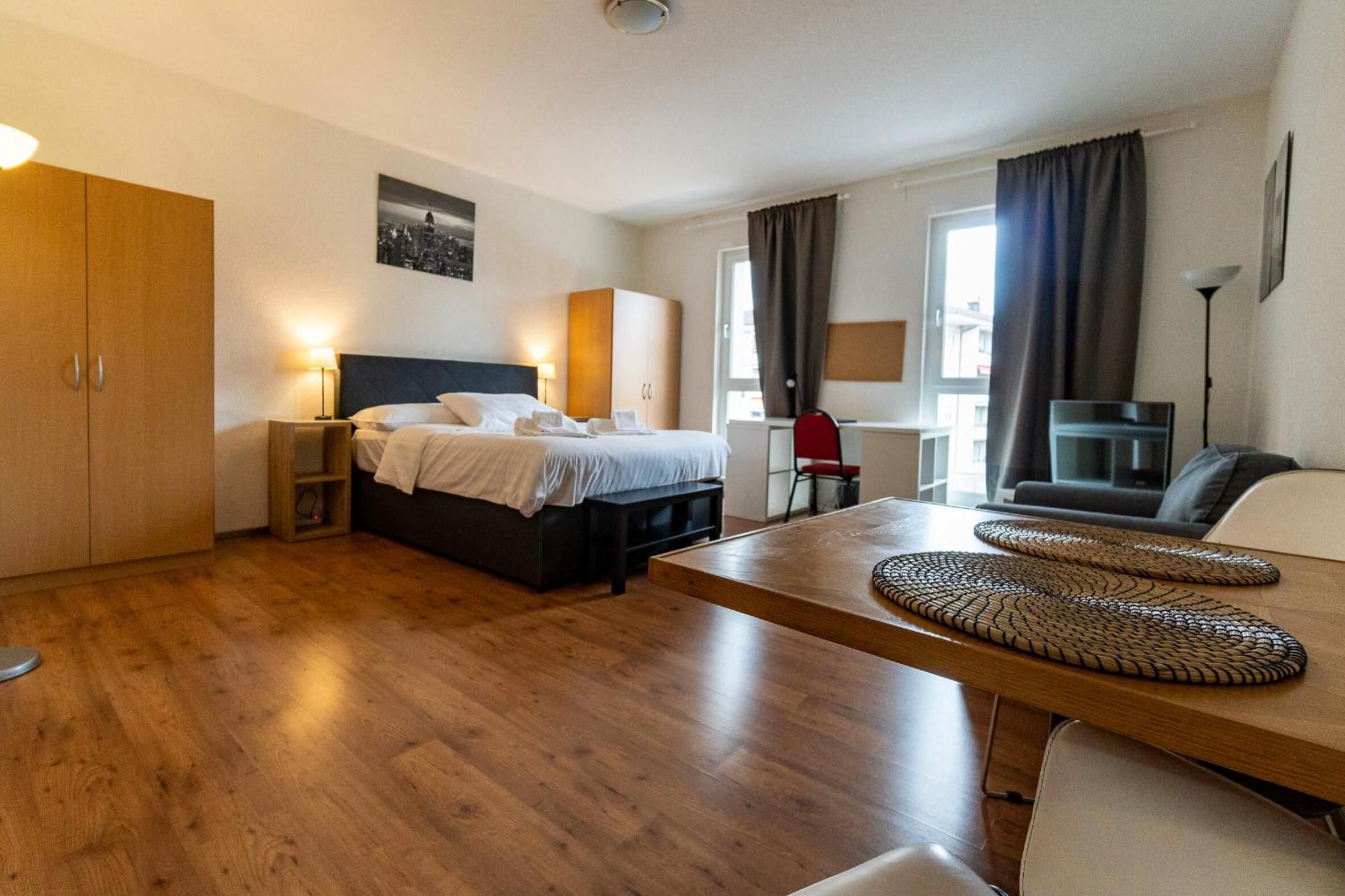 1 bedroom, premium bedding, in-room safe, desk