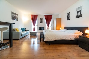 1 bedroom, premium bedding, in-room safe, desk