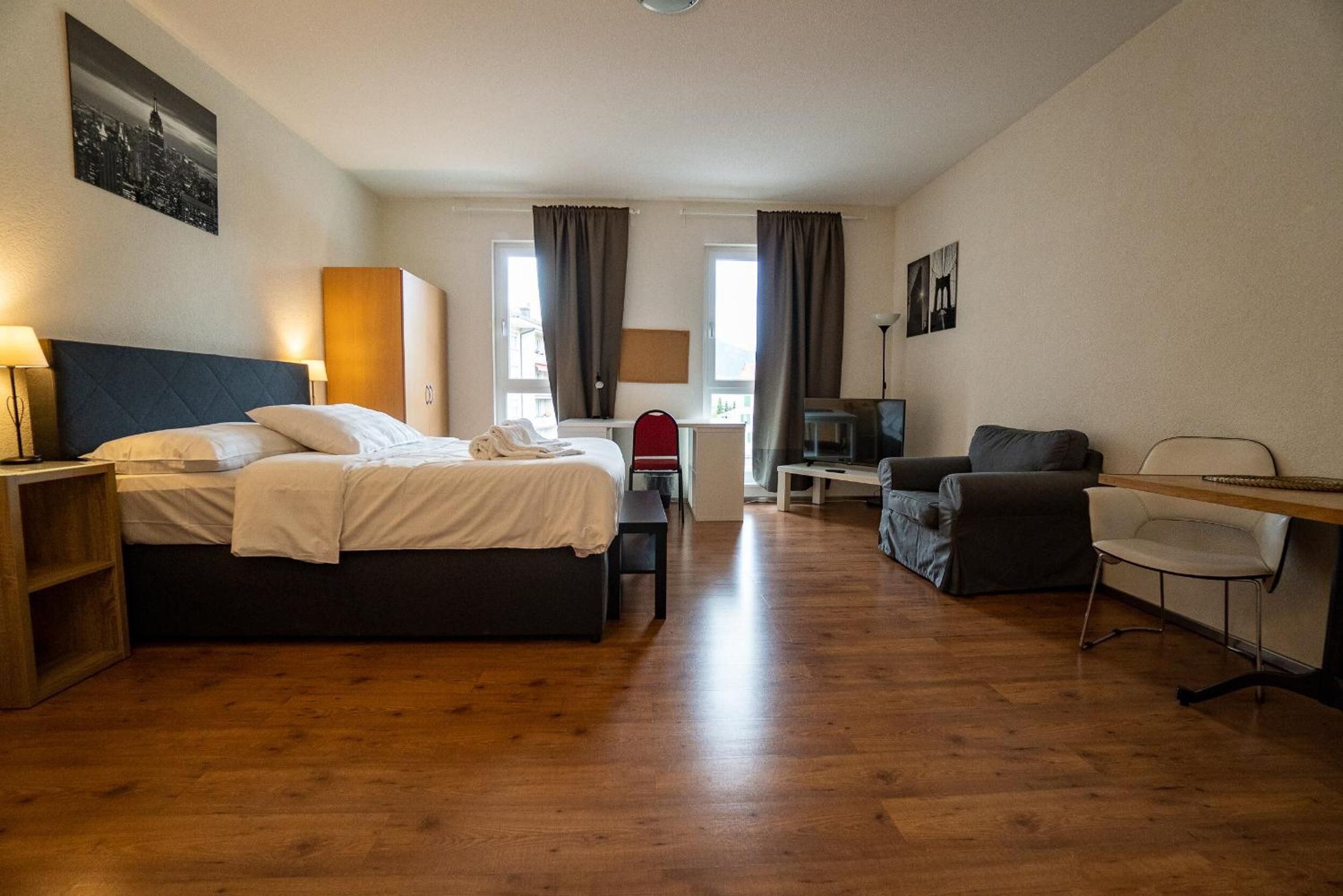 1 bedroom, premium bedding, in-room safe, desk