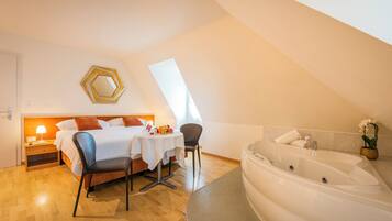 Deluxe Double Room | 1 bedroom, hypo-allergenic bedding, in-room safe, desk