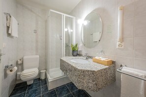 Superior Double Room | Bathroom