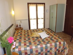 Quarto casal, terraço | Escrivaninha, quartos à prova de som, Wi-Fi de cortesia, roupa de cama