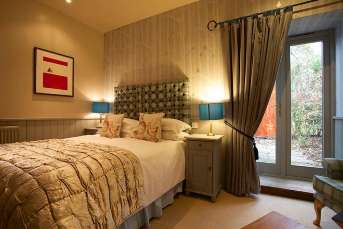 Luxury Double Room, 1 King Bed, Patio | Premium bedding, pillowtop beds, iron/ironing board, WiFi (free)