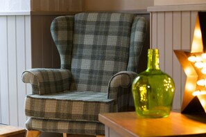 Kahden hengen luksushuone, 1 suuri parisänky, patio | Ylelliset vuodevaatteet, pillowtop-patjalliset sängyt