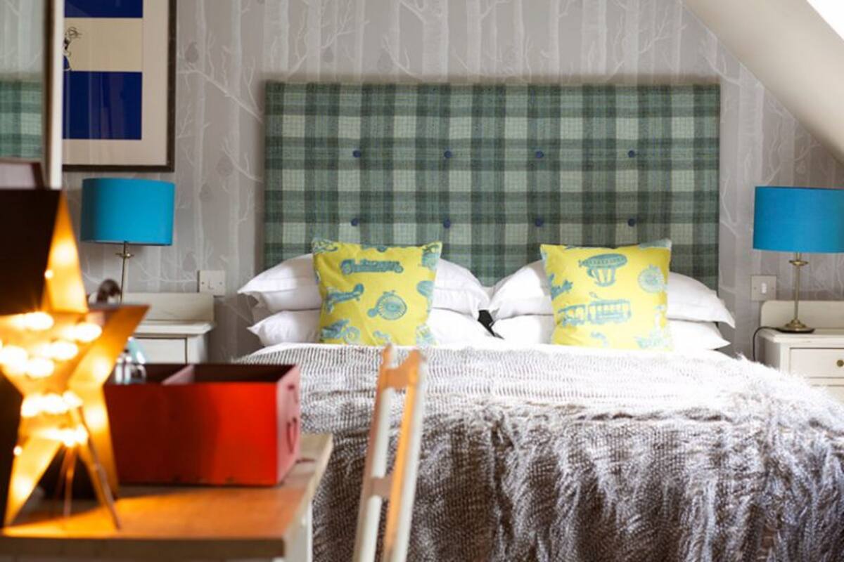 Family Double Room, 1 King Bed with Sofa bed | Premium bedding, pillowtop beds, iron/ironing board, WiFi (free)