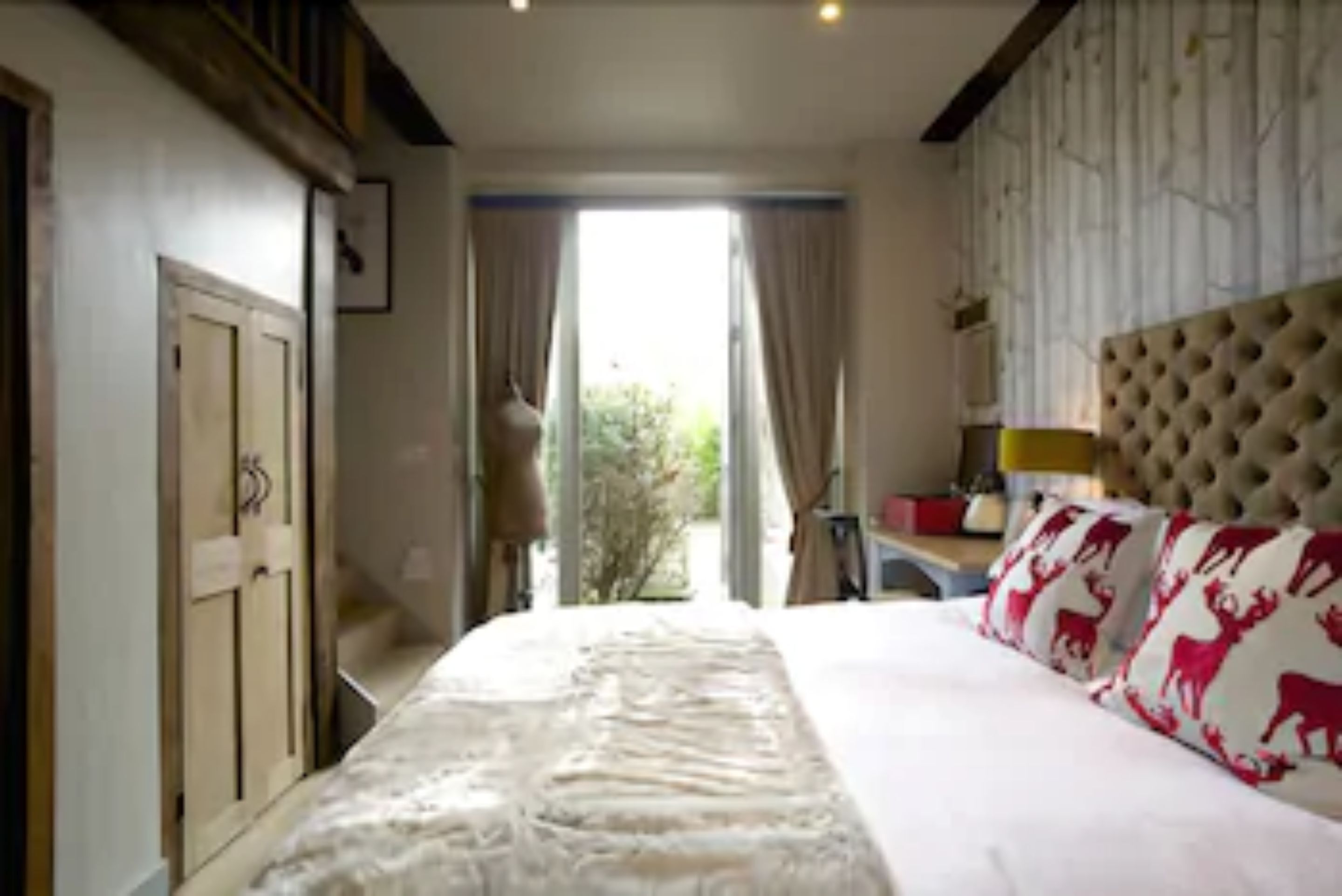 Literie de qualité supérieure, surmatelas, décoration personnalisée