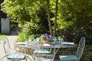 Terrace/patio - The Pear Tree Inn (Melksham)