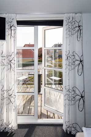 Tremannsrom – standard, privat bad (Skråvej 10) | Terrasse/patio