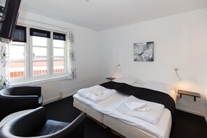 Cortinas blackout, wifi gratis y ropa de cama 