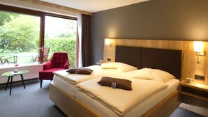 Hypo-allergenic bedding, in-room safe, desk, laptop workspace - AKZENT Hotel Cordes (Rosengarten)