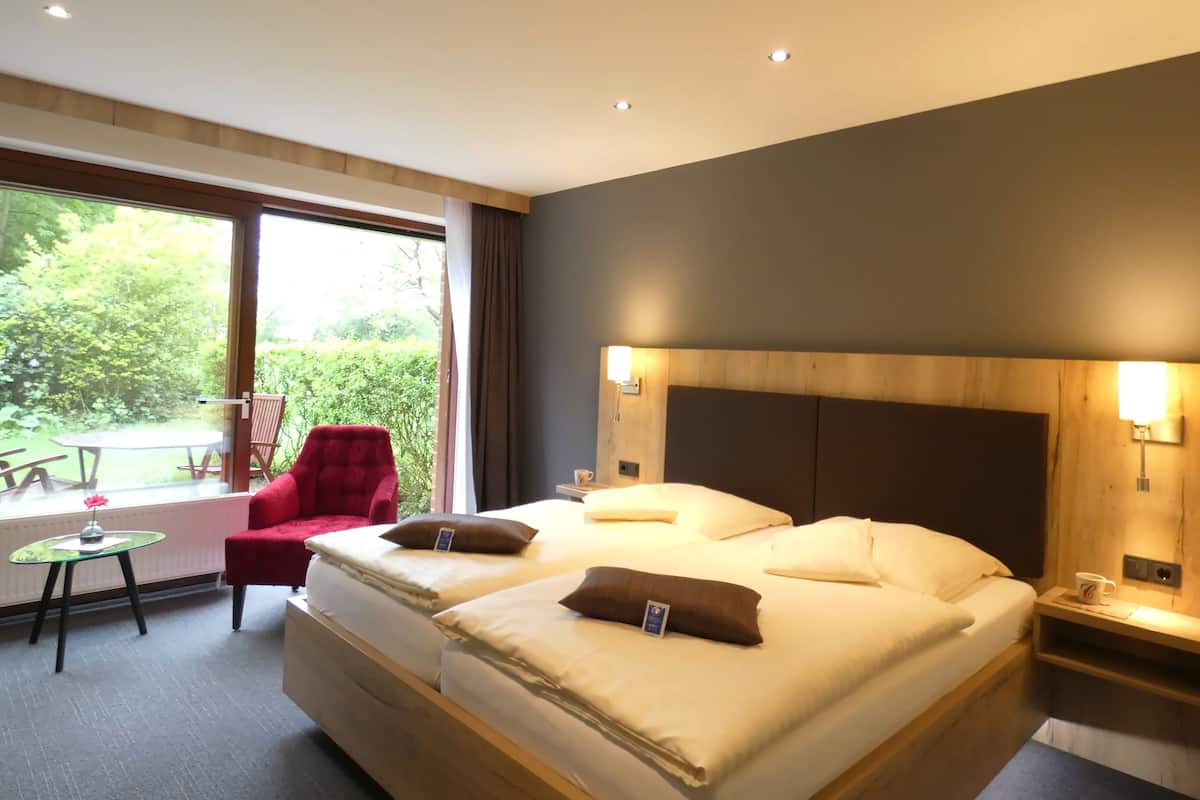 Hypo-allergenic bedding available, in-room safe, desk, laptop workspace