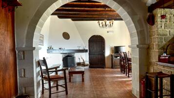 Cottage, 2 Bedrooms, Mountain View | Living room | Flat-screen TV, DVD player