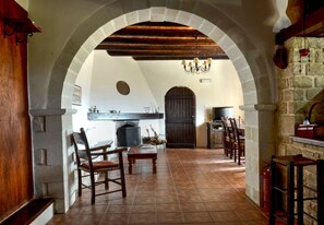 Cottage, 2 Bedrooms, Mountain View | Living room