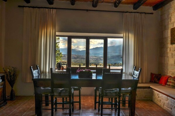 Cottage, 2 Bedrooms, Mountain View | In-room dining
