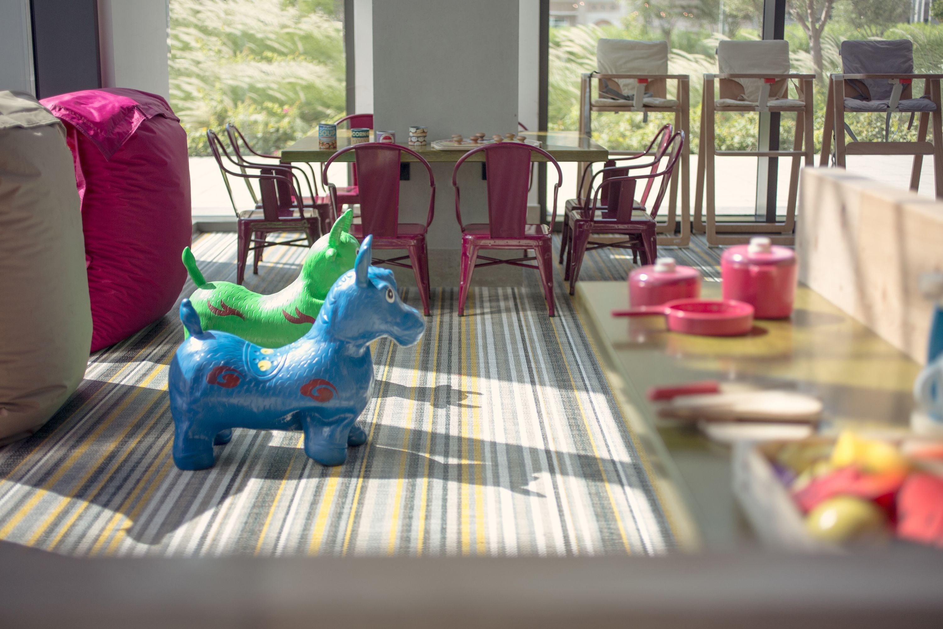 Breakfast, lunch, dinner served; international cuisine 