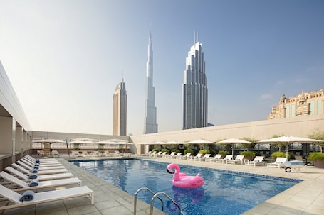 Outdoor pool, pool umbrellas, sun loungers. Rove Downtown Dubai