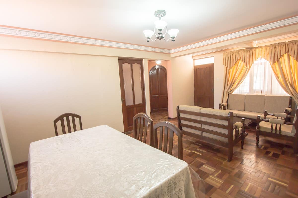 Appartement, 2 slaapkamers | Verduisterende gordijnen, gratis babybedden, gratis wifi, beddengoed
