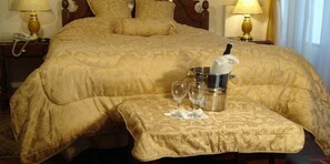 Blackout curtains, free cots/infant beds, free WiFi, bed sheets