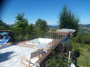 Outdoor spa tub - IL POGGETTO DI MERLI SILVIA & C. SAS (Tavoleto)