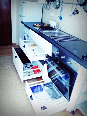 Family House, 2 Bedrooms, Accessible, Balcony | Private kitchenette